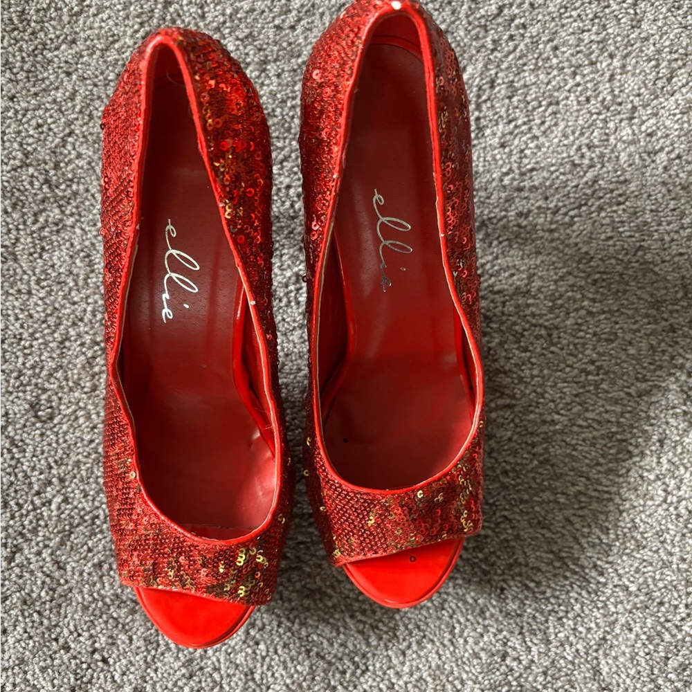 Ellie Red Heels Vibrant Classic Design